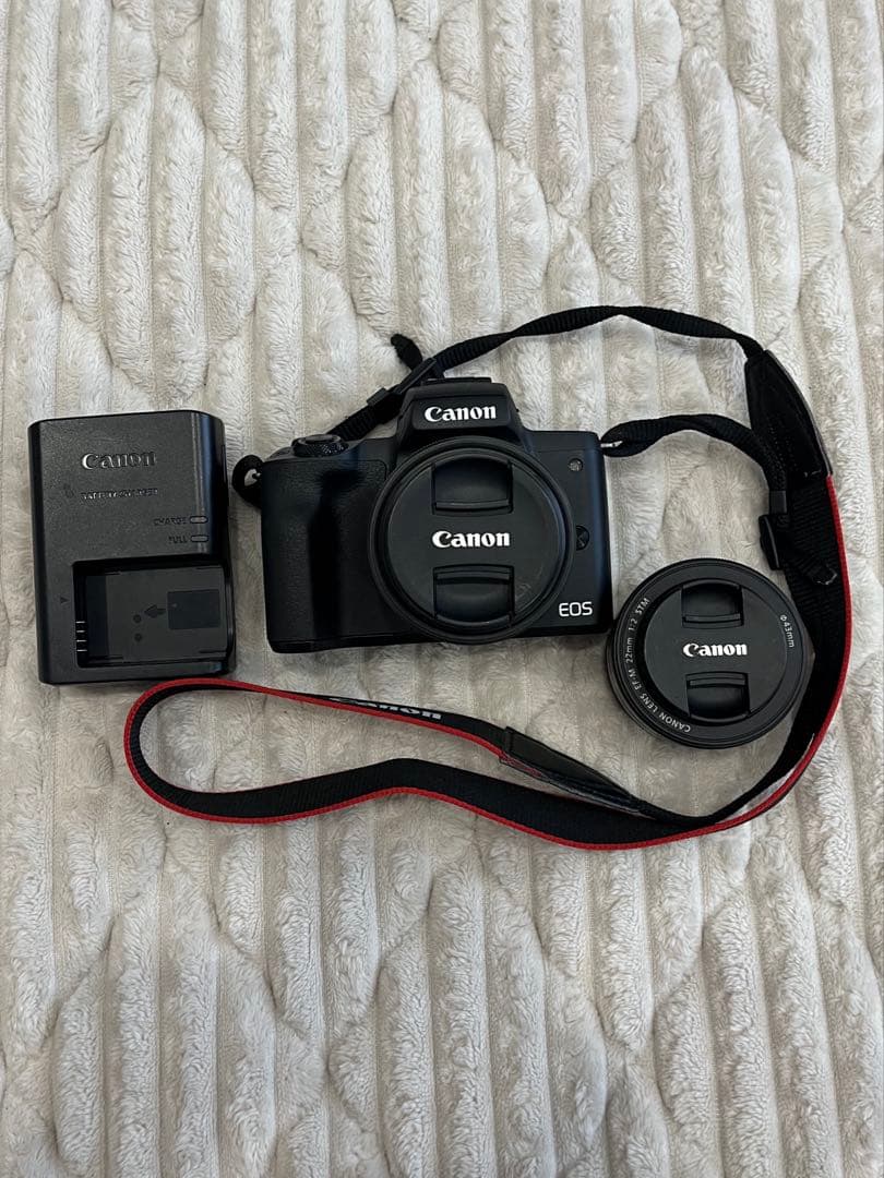 Canon EOS Kiss M ブラック　レンズ付き