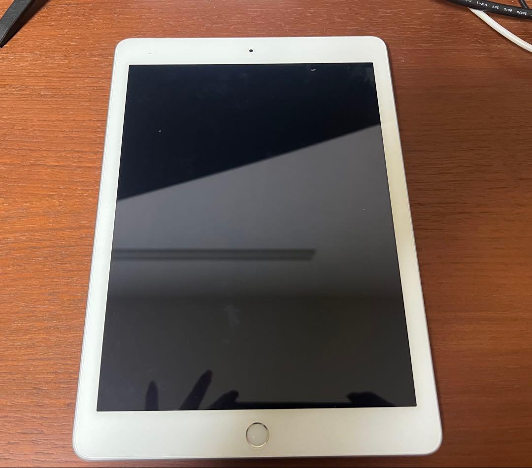 iPad 第5世代 32GB Wi-Fi＋Cellular 初期化済