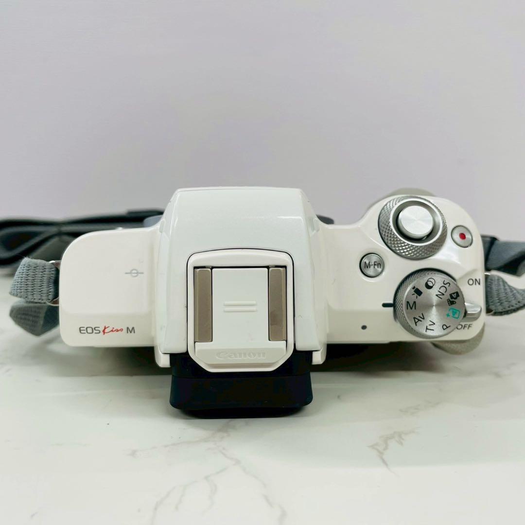 Canon EOS Kiss M EF-M15-45 IS STM レンズキット