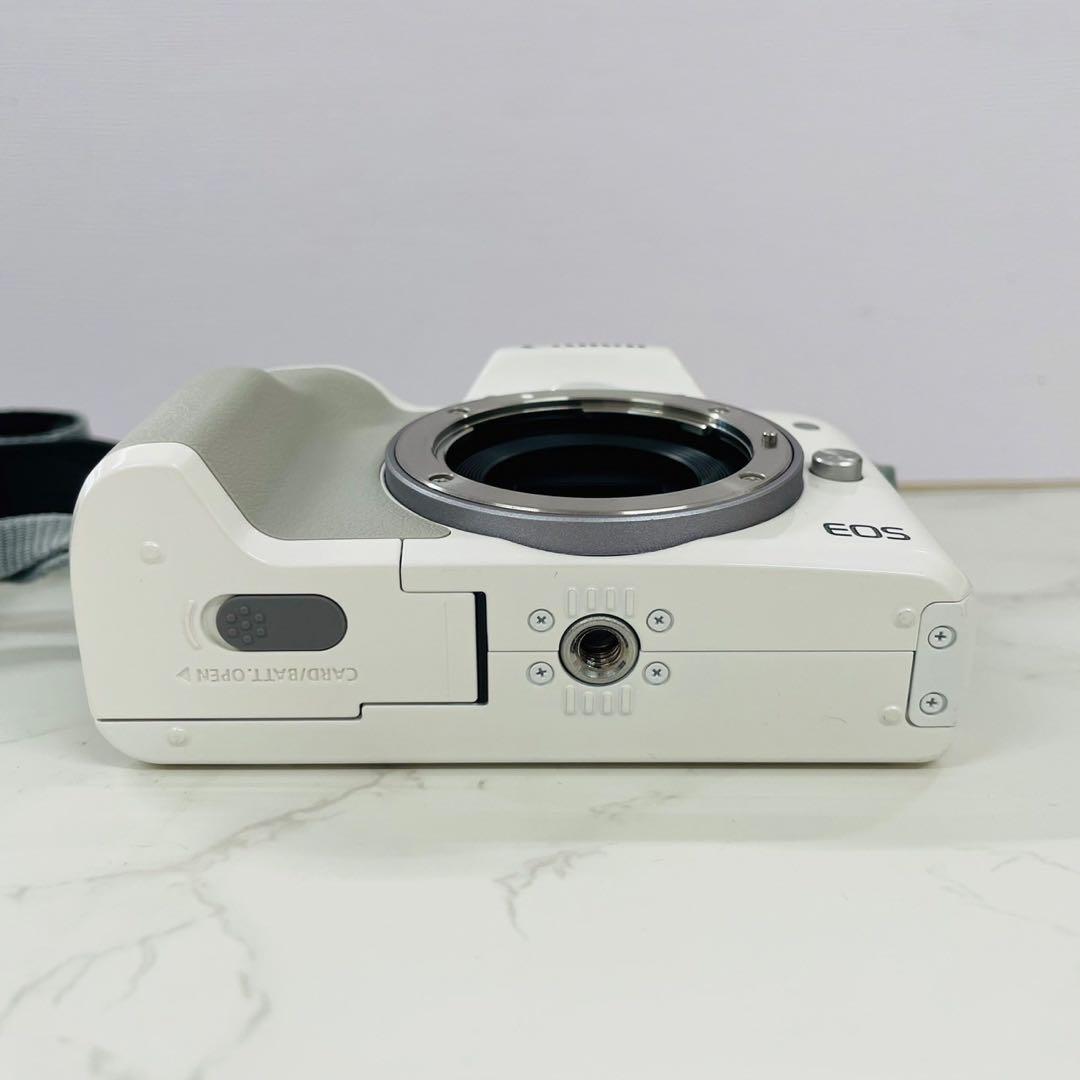 Canon EOS Kiss M EF-M15-45 IS STM レンズキット