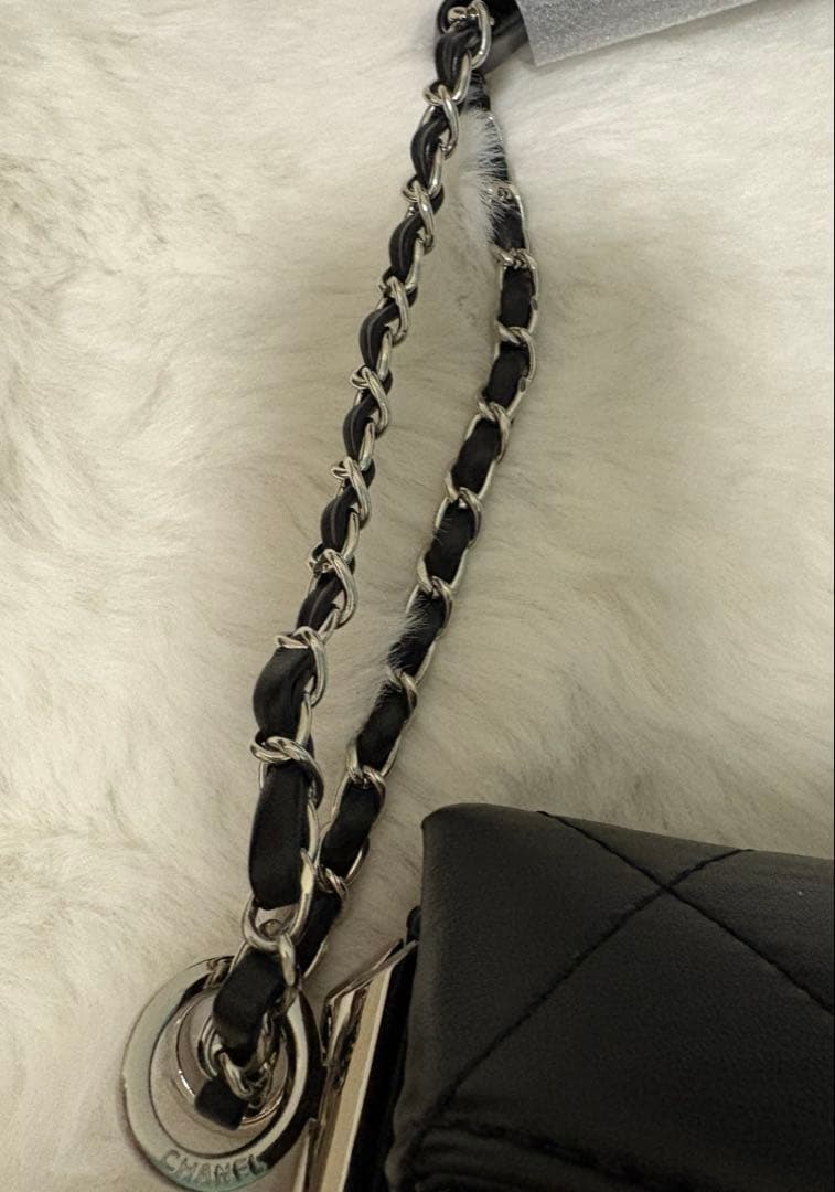 CHANEL ブラックレザー ショルダーバッグ ノベルティ チャーム