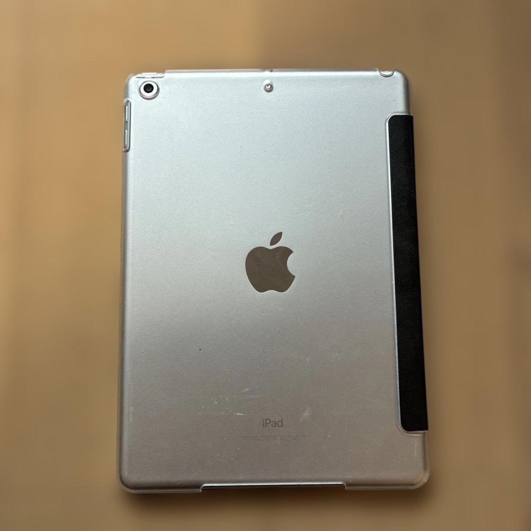 【美品】 iPad 第5世代 128GB wifi シルバー 本体 カ