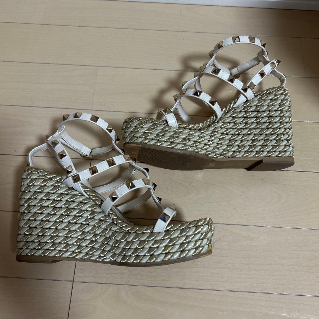 ま*め様 【匿名配送】VALENTINO スタッズ　ウェッジソールサンダル　34