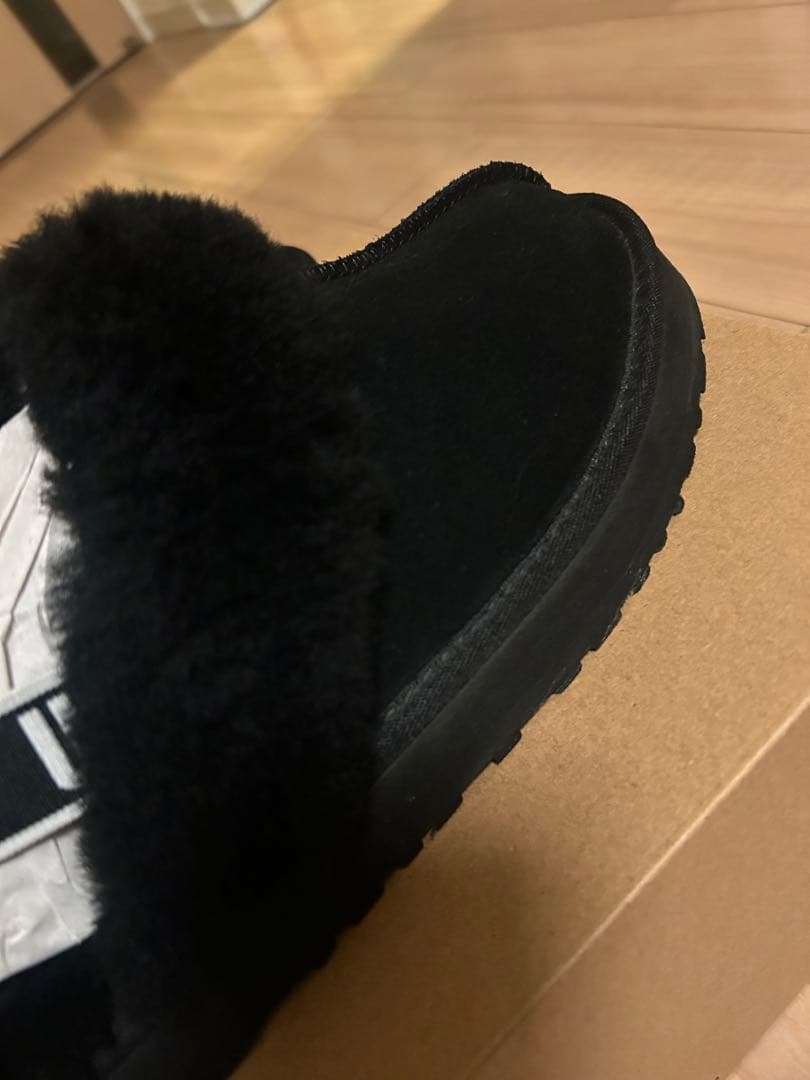 UGG ファーサンダル　ファンケット　レディース　23.5 黒　キッズサイズ