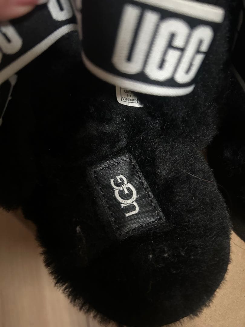 UGG ファーサンダル　ファンケット　レディース　23.5 黒　キッズサイズ