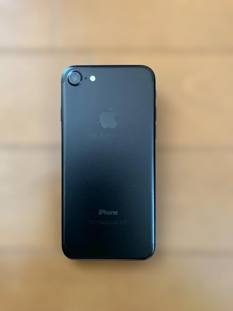 Phone SE(第3世代) 64GB と iPhone7 128GB 2台