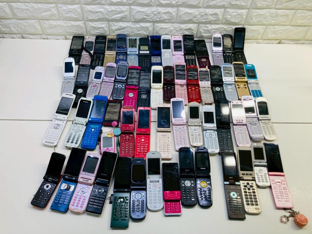 90Z 携帯電話 ガラケー 動作未確認品 修理パーツ取り/コレクション用