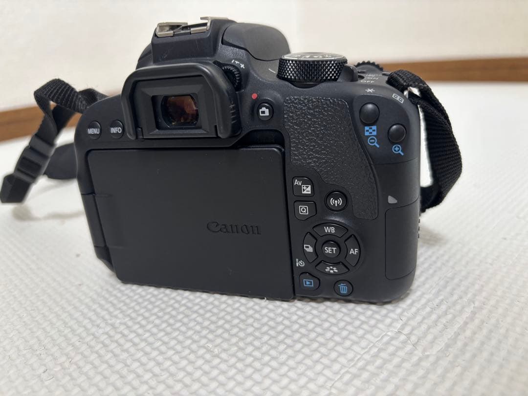 【のんのん様】Canon デジタル一眼レフ　EOS Kiss X9i