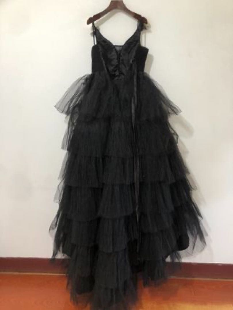 ディープV ブラックウエディングドレス（ブラックドレス）