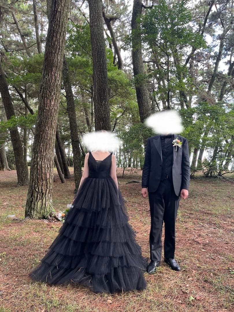 ディープV ブラックウエディングドレス（ブラックドレス）