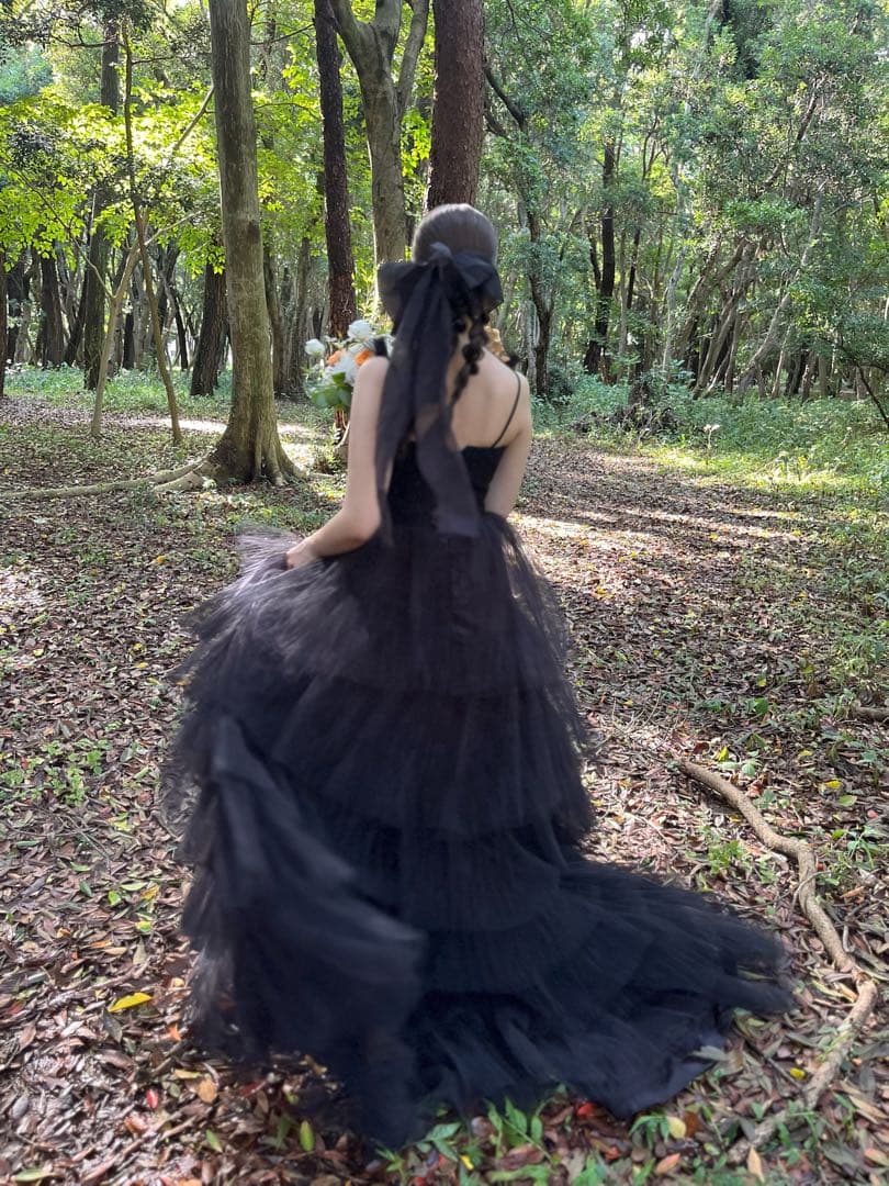 ディープV ブラックウエディングドレス（ブラックドレス）