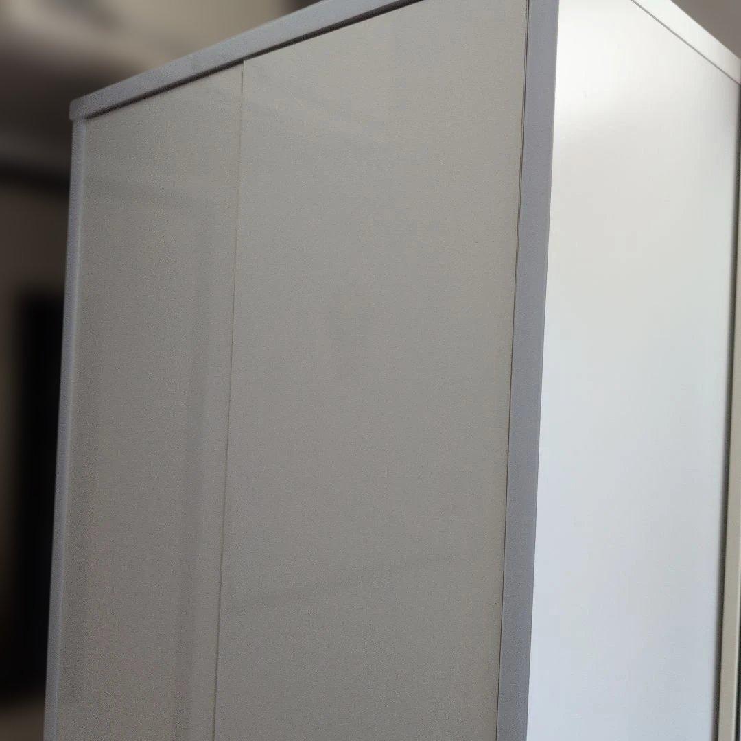 鏡面扉チェスト　オフホワイト 大容量収納棚 　リビング　キッチン　洗面所に！美品