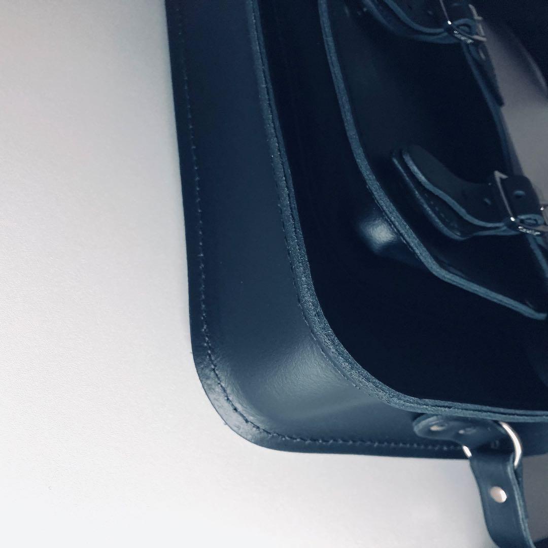 サッチェルバッグ　レディース メンズ　ショルダーバッグ　　ミニマル　コンパクト