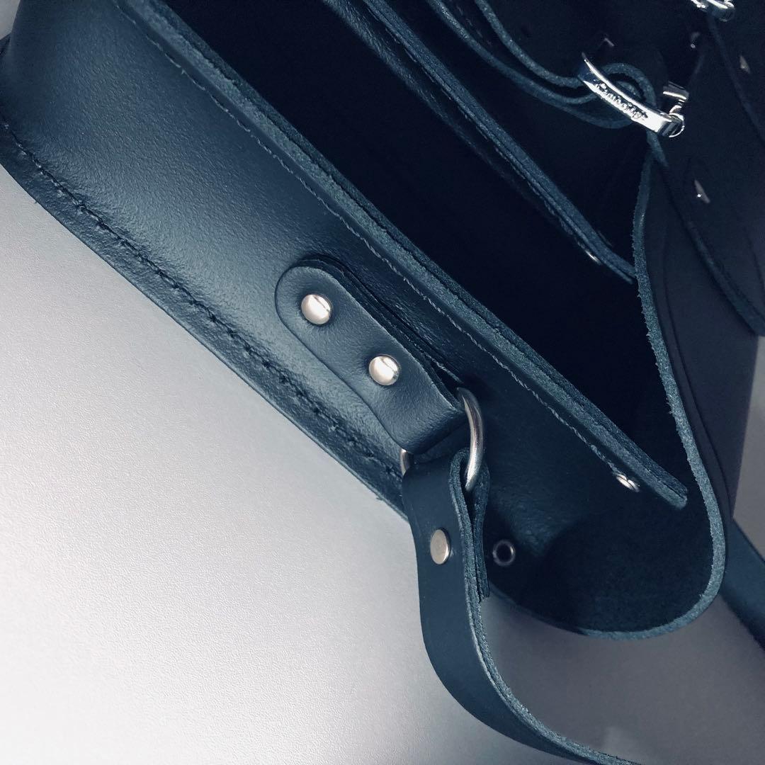 サッチェルバッグ　レディース メンズ　ショルダーバッグ　　ミニマル　コンパクト