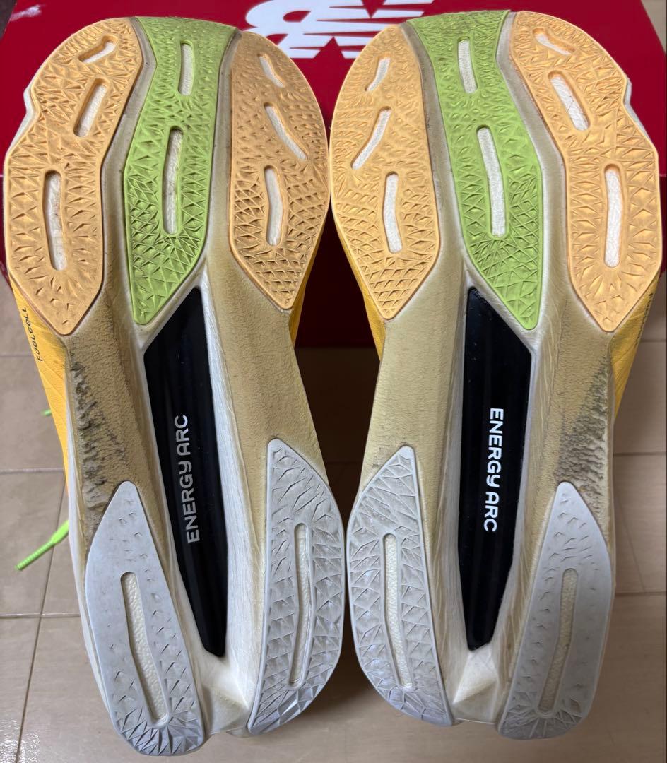 ニューバランス フューエルセル スーパーコンプ エリートv4 27.5