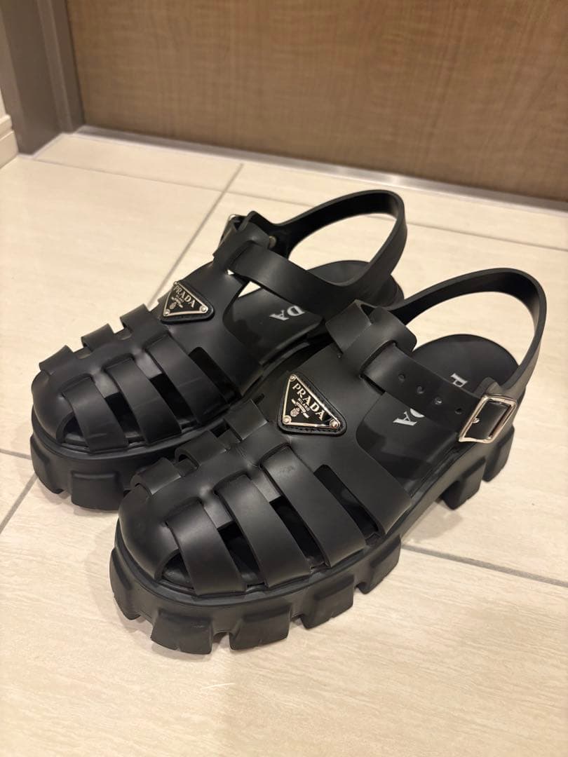 【KIN】PRADA ブラック ラバー サンダル ストラップ付