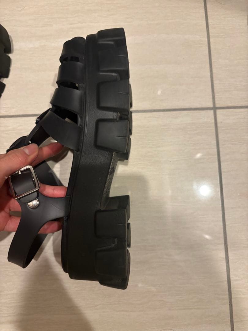 【KIN】PRADA ブラック ラバー サンダル ストラップ付