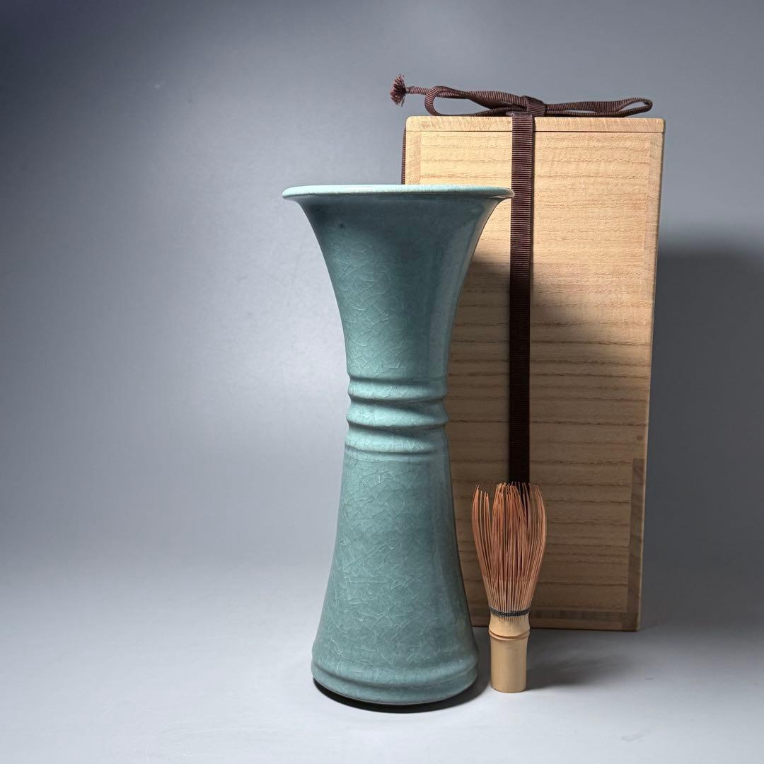 国重要無形文化財指定　中島宏　青磁花入　共箱　27cm　静寂の青に宿る造形美