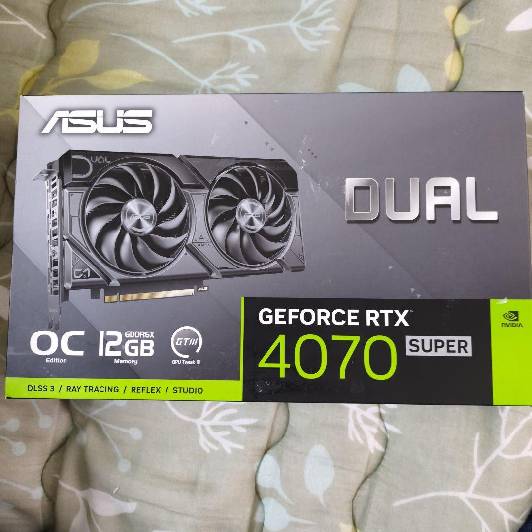 ASUS RTX 4070 Super OC 12GB デュアルファンモデル