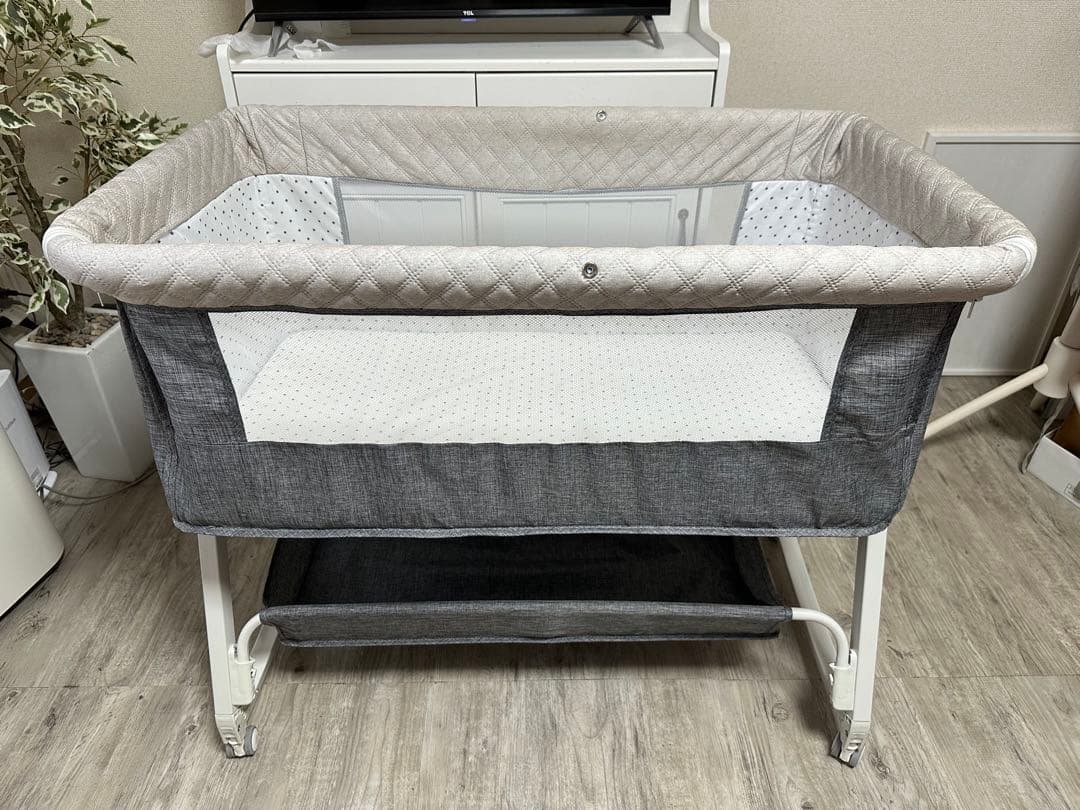 美品 折りたたみ式ベビーベッド 添い寝 コンパクトベビーベッド 収納袋付 グレー