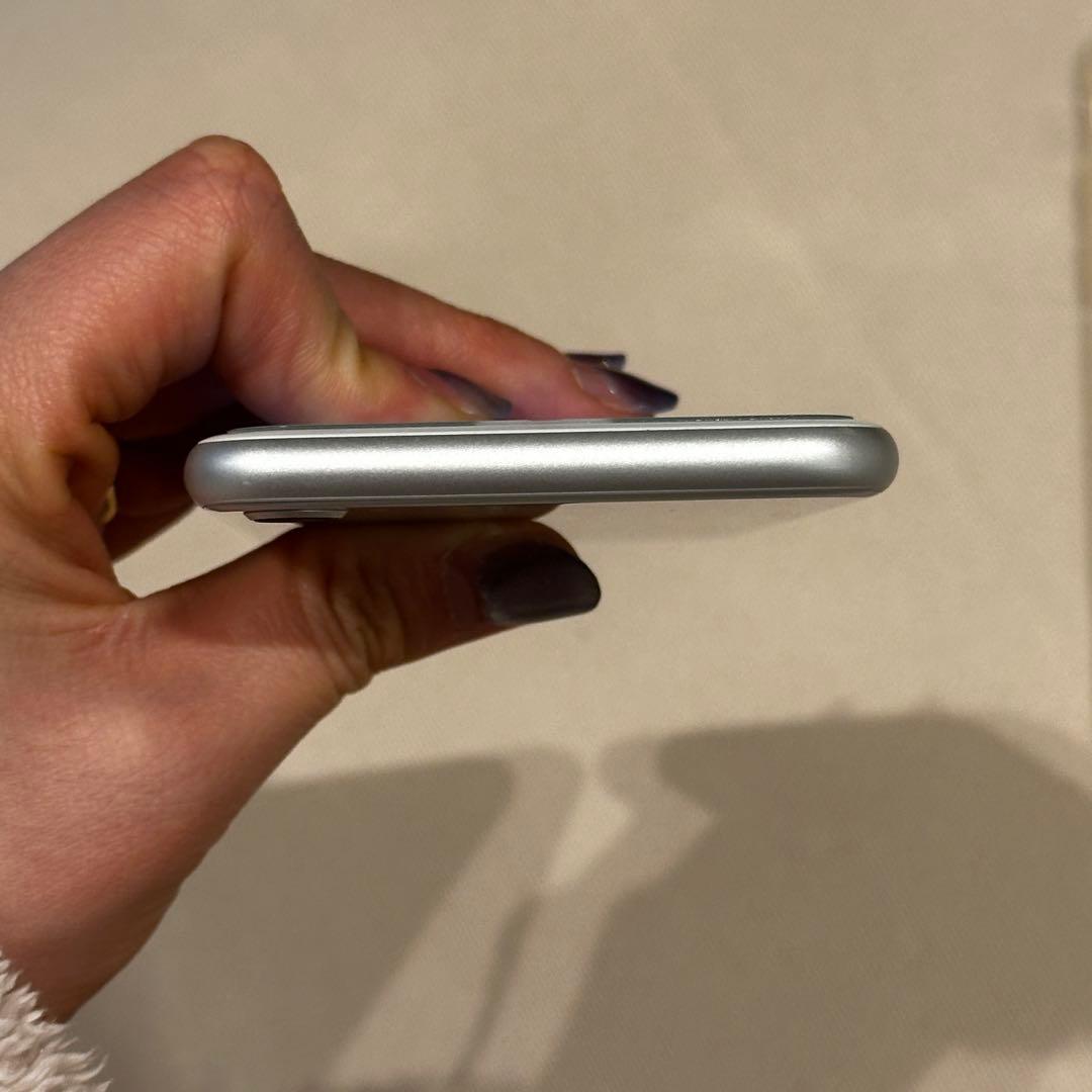 【美品】 iPhone8 ホワイト64GB SIMロック解除済クリアケース付