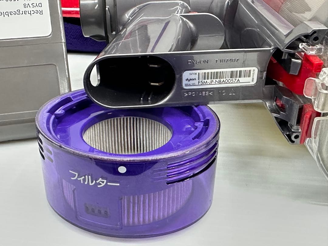 バッテリー付き　SV10K v8 fluffy+ ダイソン ハンディ　赤　掃除機