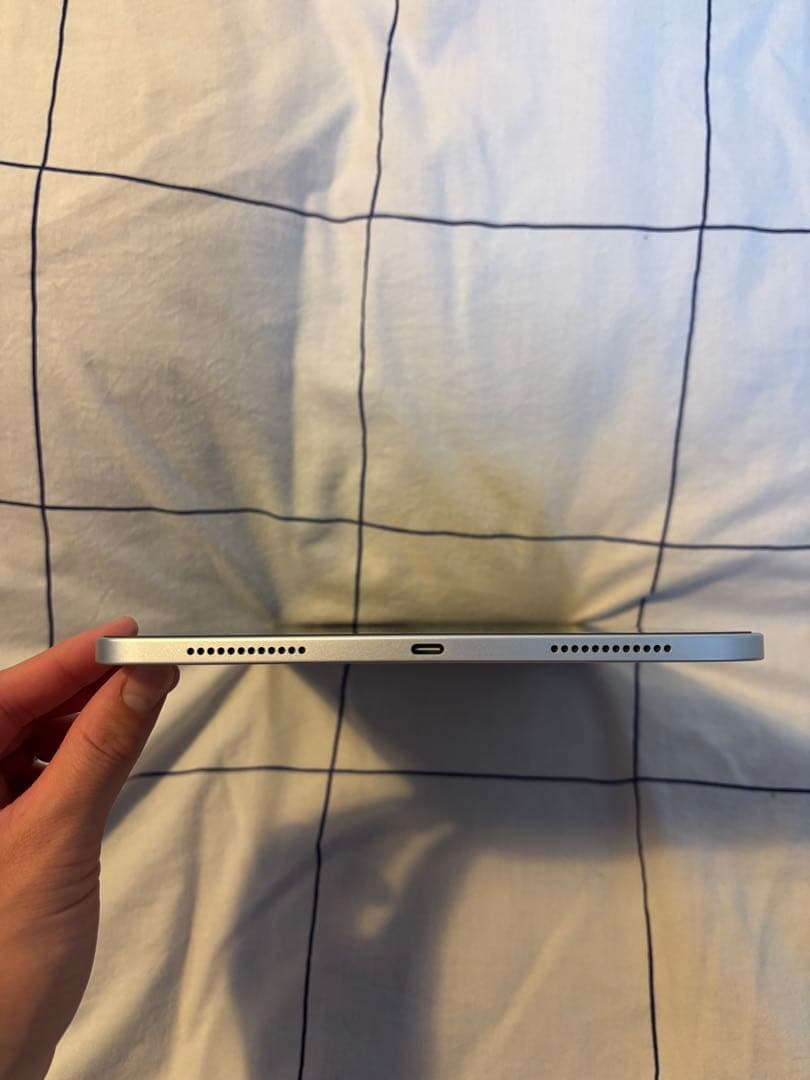 Apple iPad 10.9インチ シルバー 本体 10世代　128GB