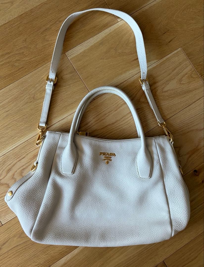PRADA ホワイトレザートートバッグ
