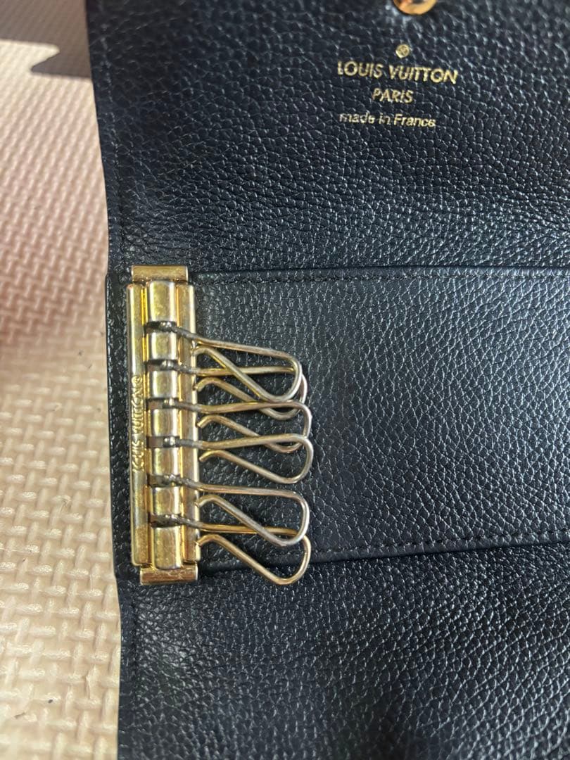 Louis Vuitton 黒レザーキーケース