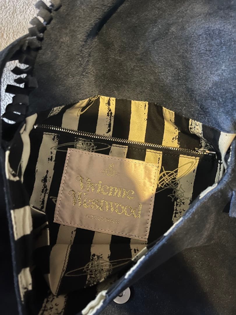 ヴィヴィアン　レザー　ショルダーバック