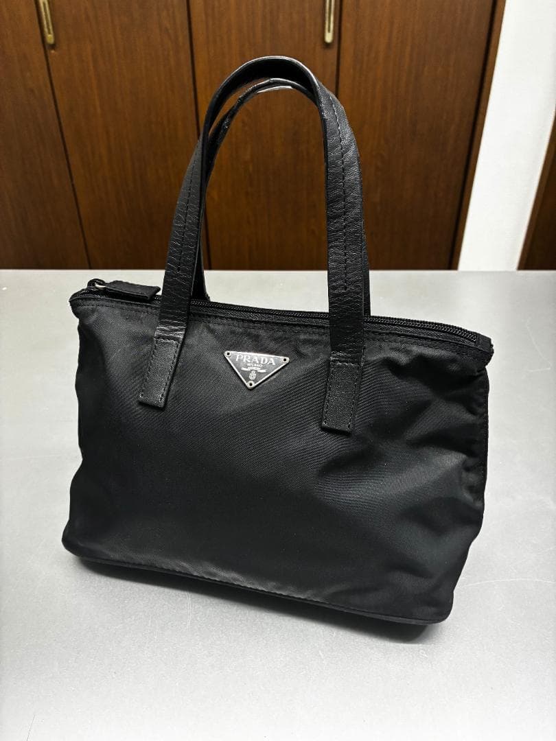 PRADA ブラック ハンドバッグ