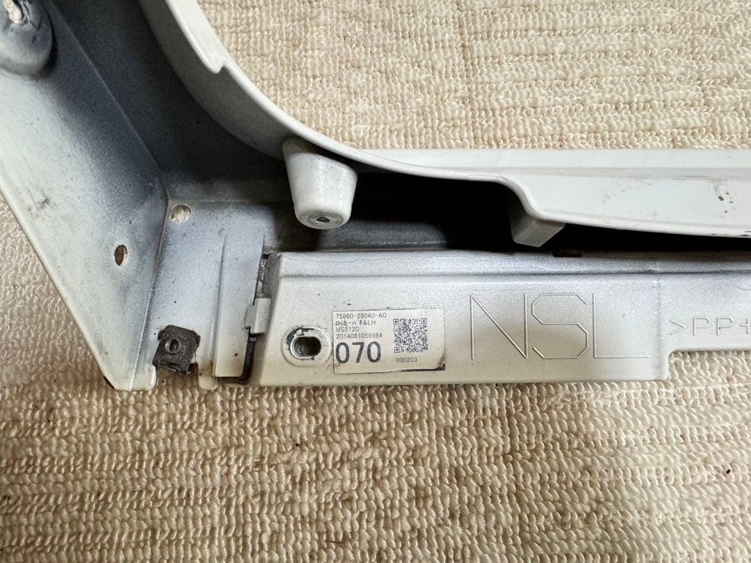 ヴォクシー/ノア/エスクァイア 80系 左サイドステップ