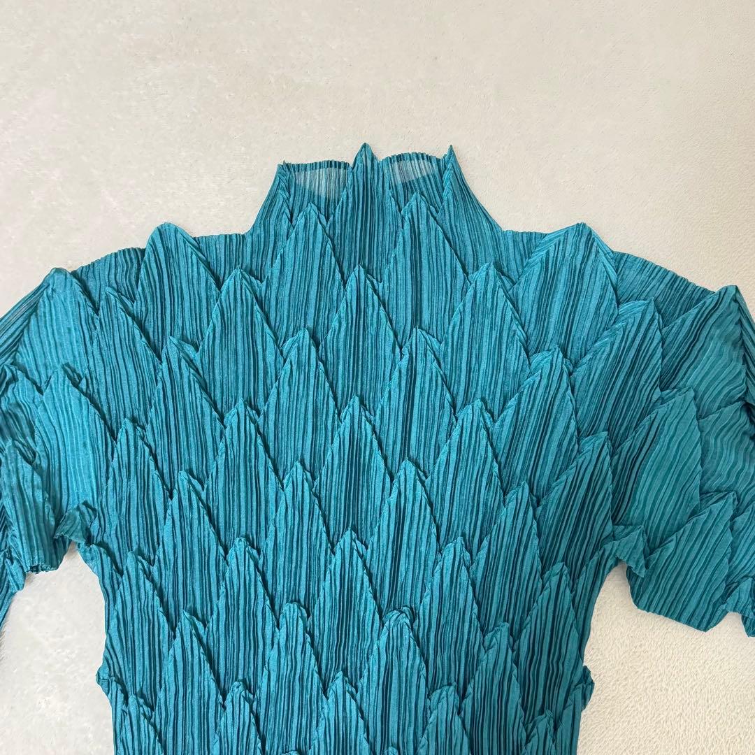 極美品✨ISSEY MIYAKE 立体プリーツ　変形　エメラルドグリーン