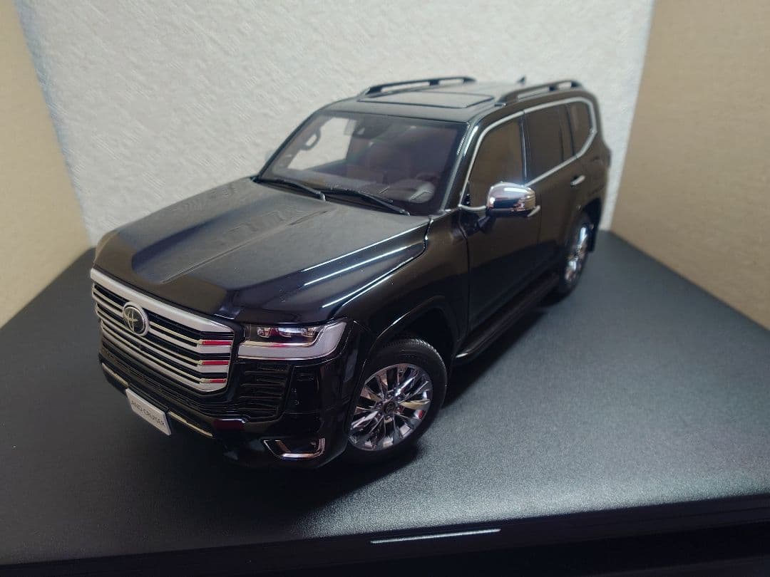 LCD Models 1/18 ランドクルーザー300 ZX