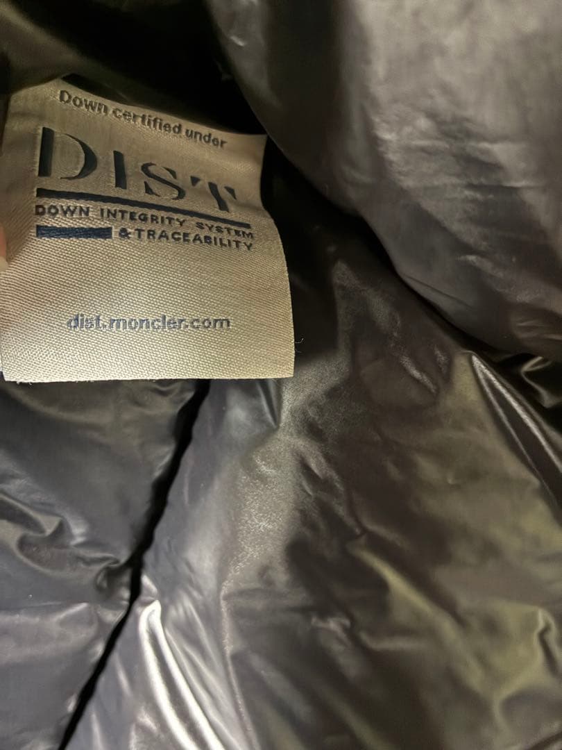 MONCLER フード付き黒ダウンジャケット