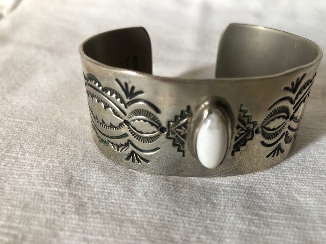 専用　ナバホ族　インディアンジュエリーシルバーバングル　ホワイトバッファロー