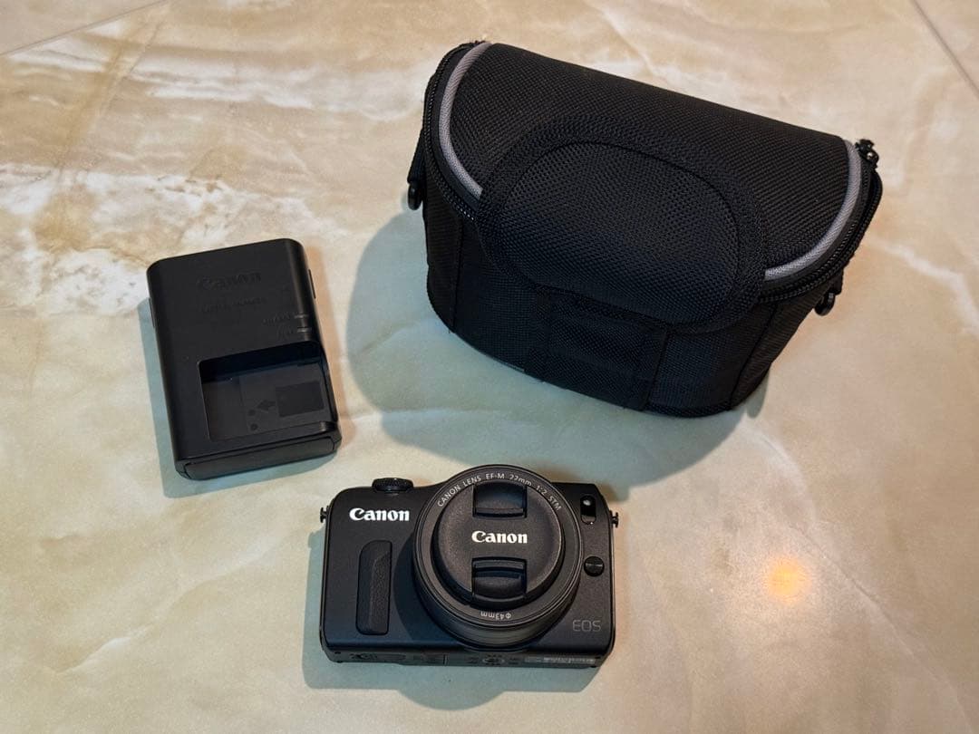 【Canon】キャノン EOS M デジタル一眼レフ