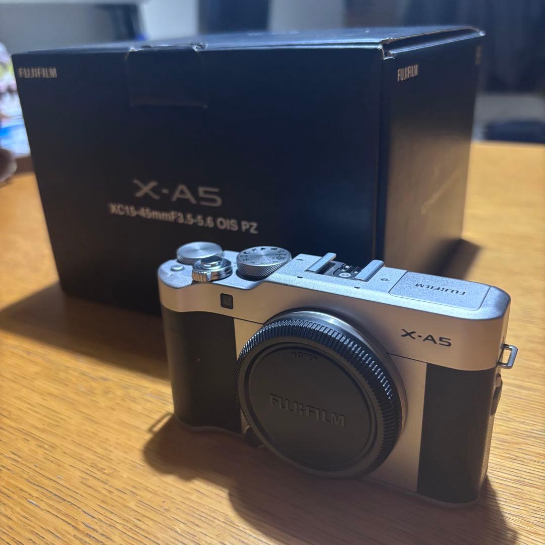 【SDカード付】フジフィルムFUJIFILM X-A5 ミラーレスカメラ