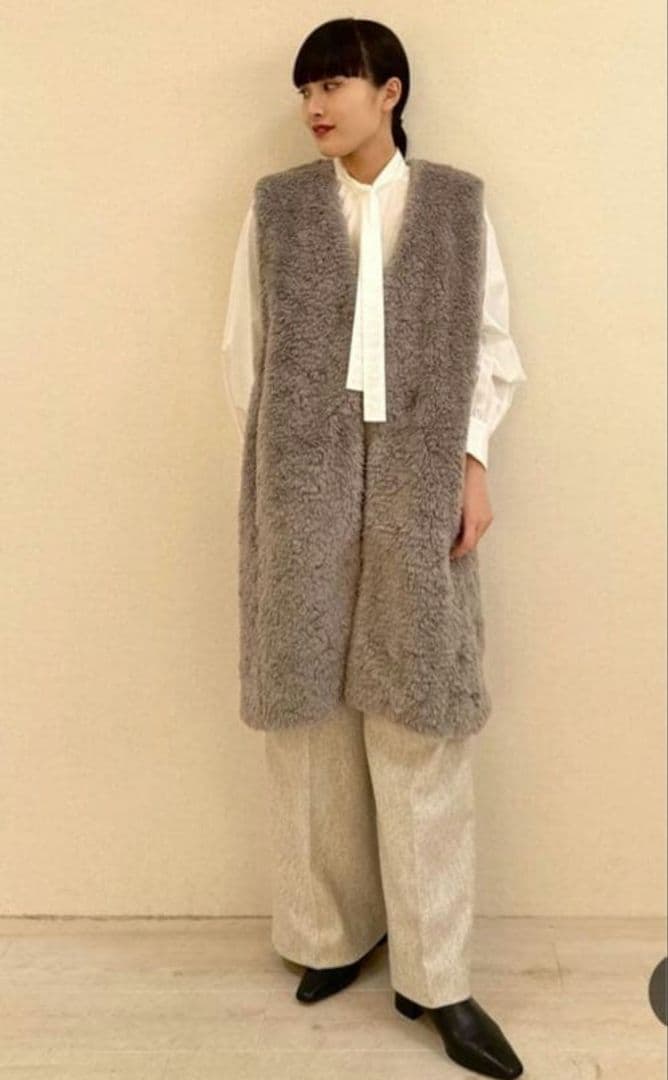 TOMORROWLAND　ランダムファーVネックロングジレ