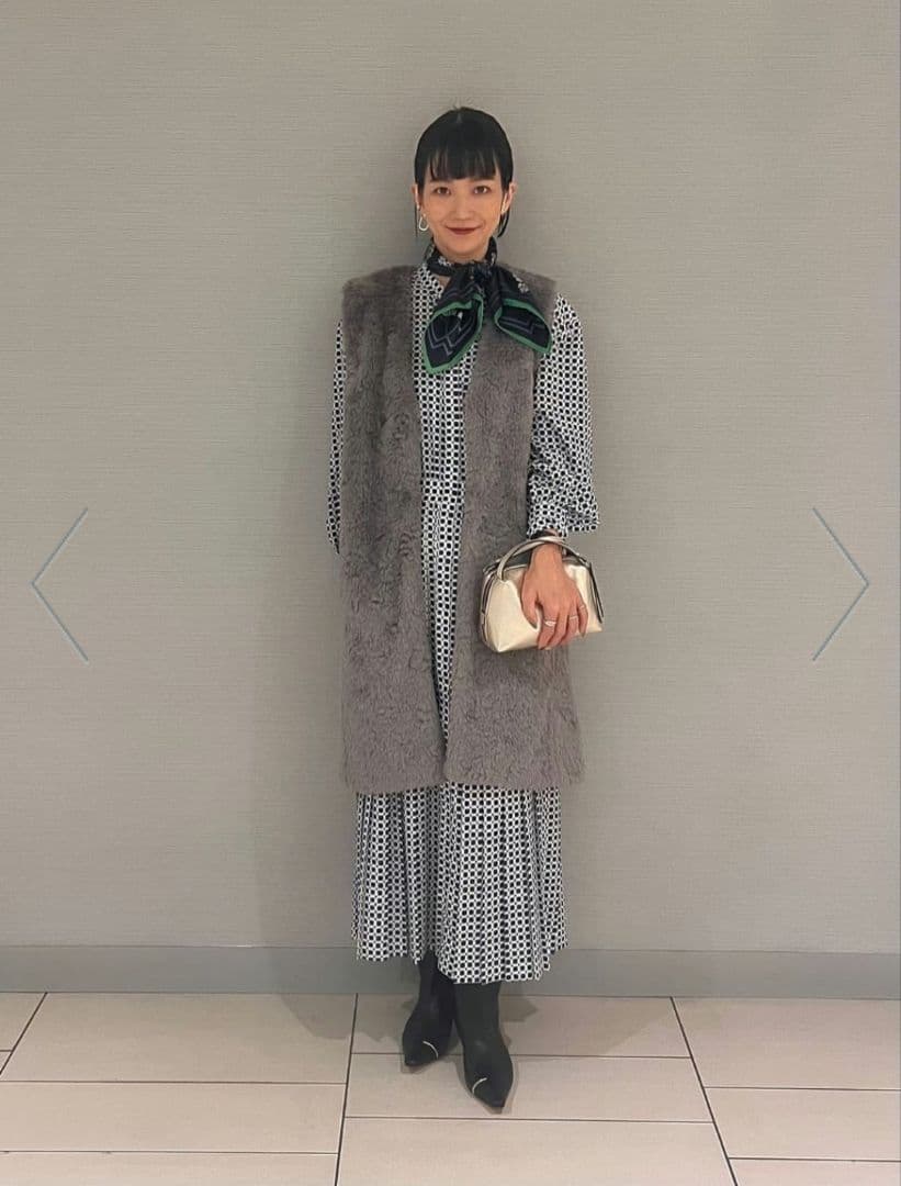 TOMORROWLAND　ランダムファーVネックロングジレ