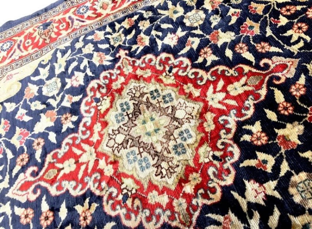 シルク絨毯　シルクラグ　ヘレケ絨毯　トルコ絨毯　カーペット