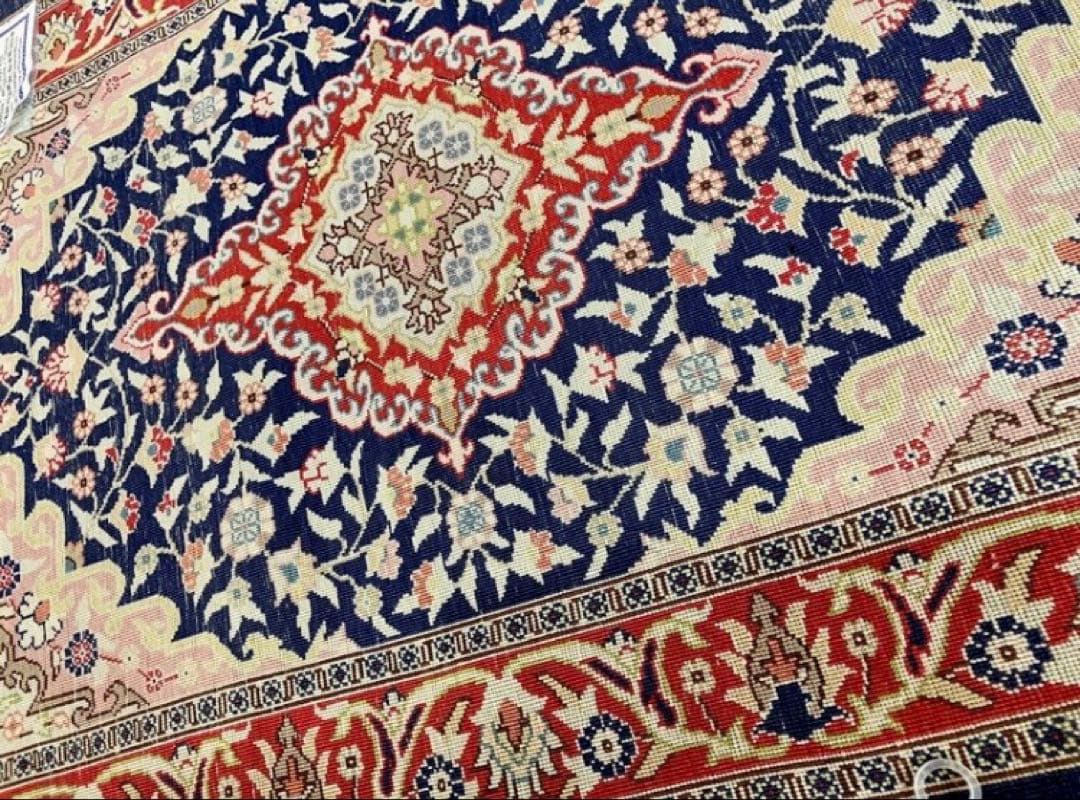 シルク絨毯　シルクラグ　ヘレケ絨毯　トルコ絨毯　カーペット