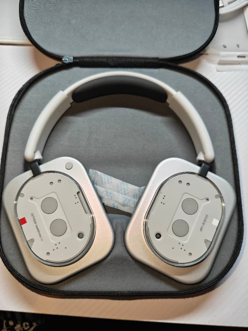 Nothing ワイヤレスヘッドホン ケース付き
