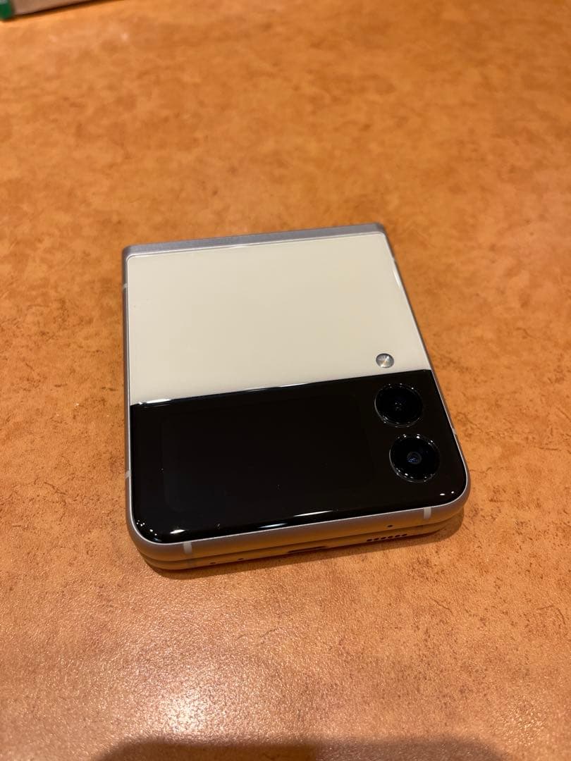 Samsung Galaxy Z Flip 3 SIMフリー128GB クリーム