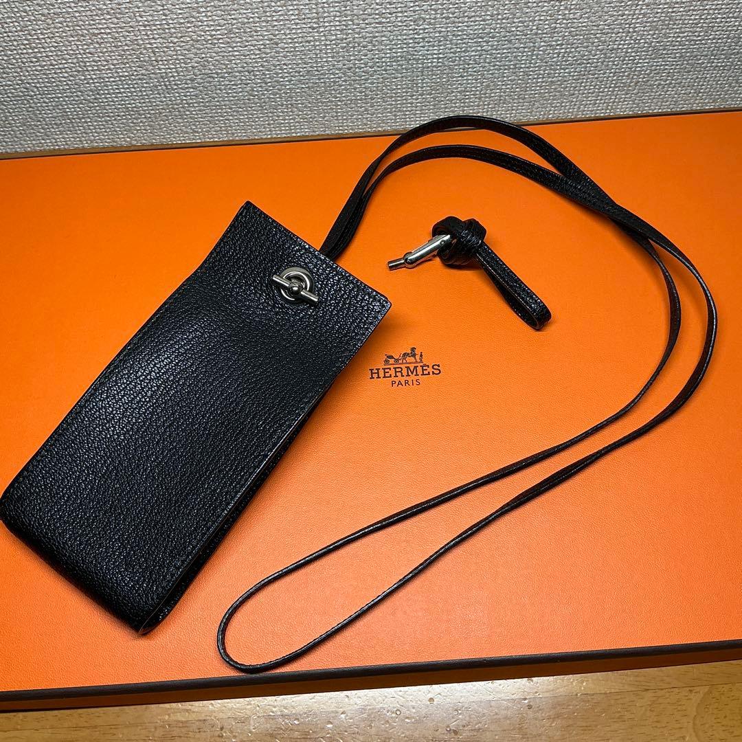 C*a様 HERMES エルメス ヴェスパ ストラップ ポーチ マルチケース 黒