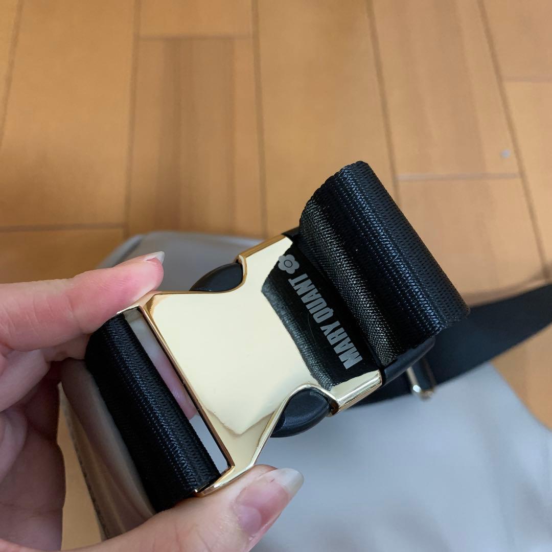 ウエストポーチ　ボディバッグ　レザー　グレージュ　エポビジューバック