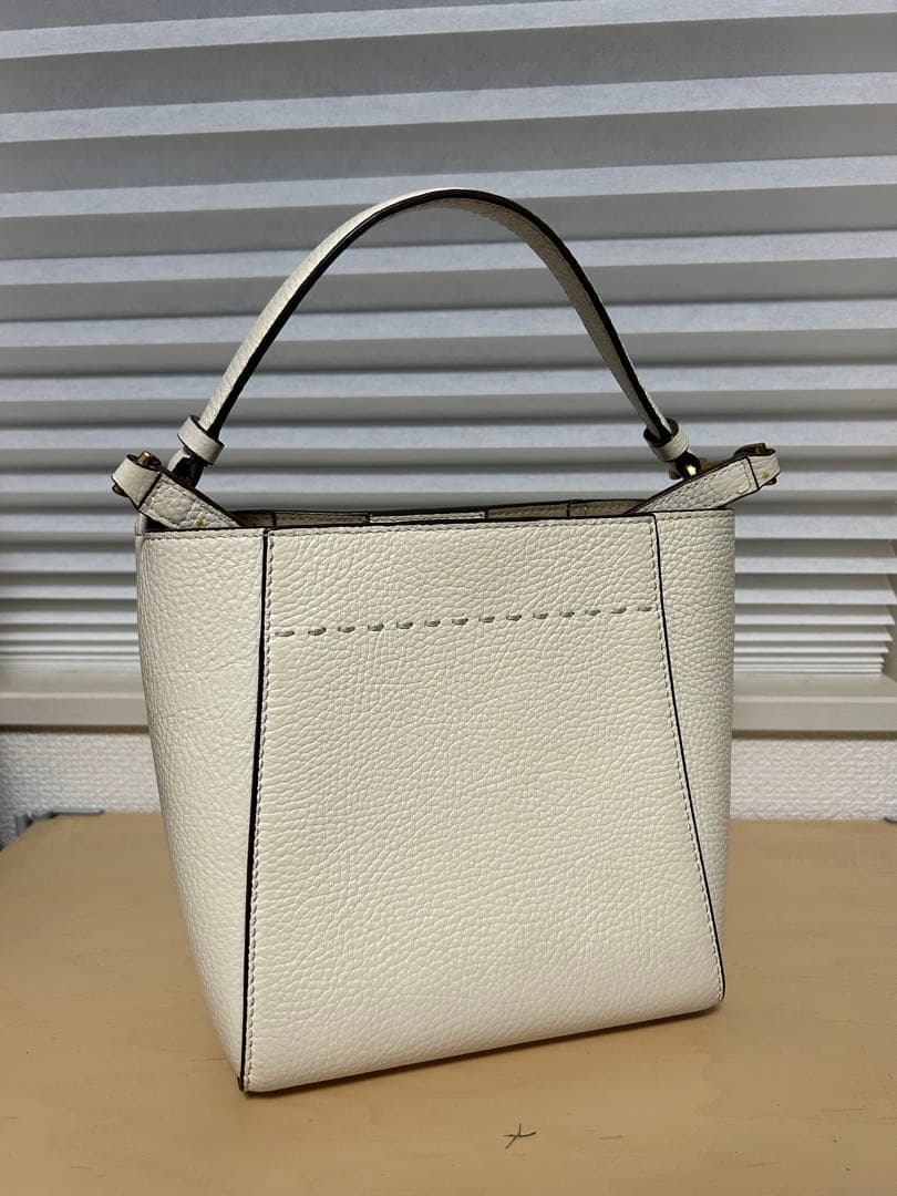トリーバーチ ホワイトレザーミニトートバッグ