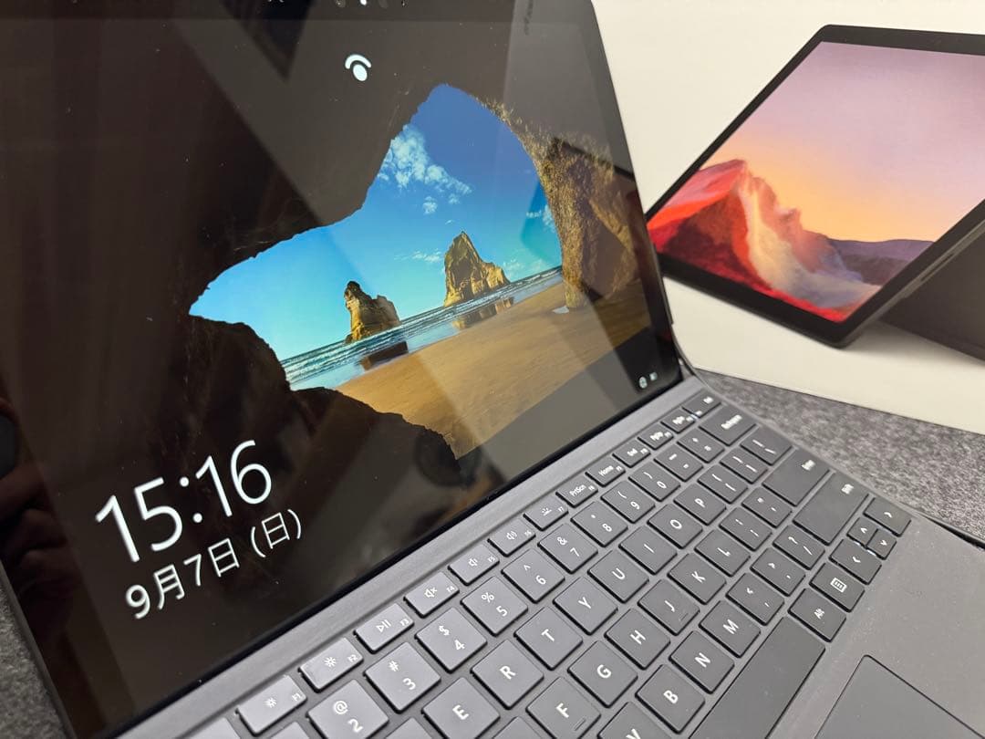 Surface Pro 7 (Core i7, 16GB) 専用タイプカバー付き