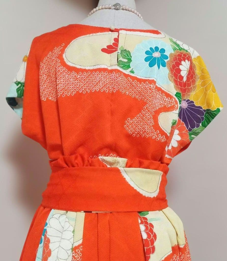 振り袖リメイクセットアップ 鹿の子絞り、花車、金駒刺繍入り