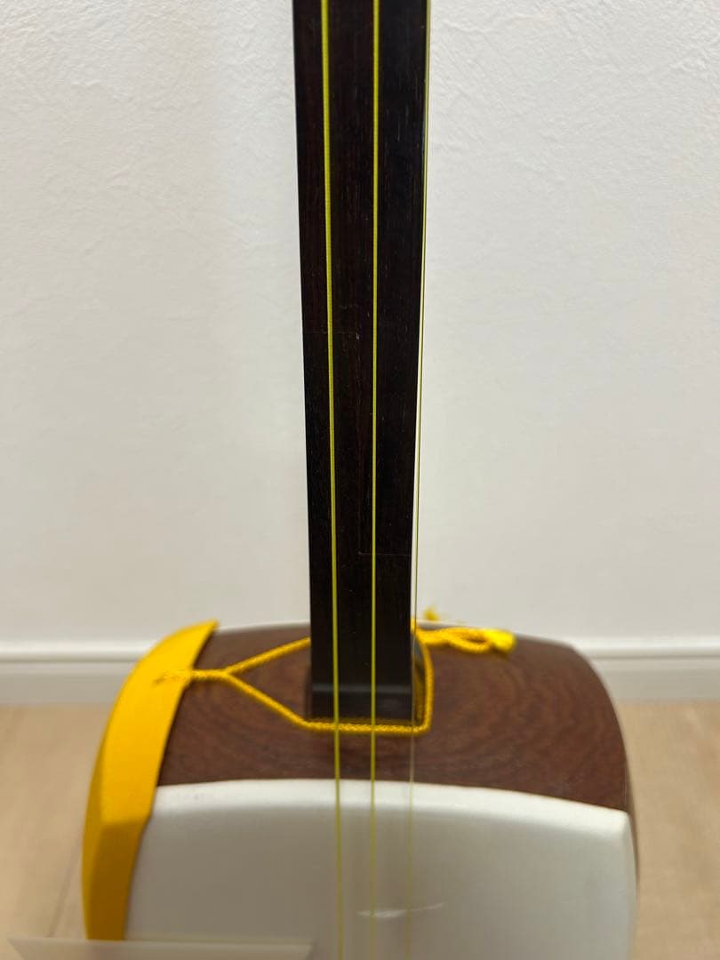 三味線　替えのはつね糸・バチ付き